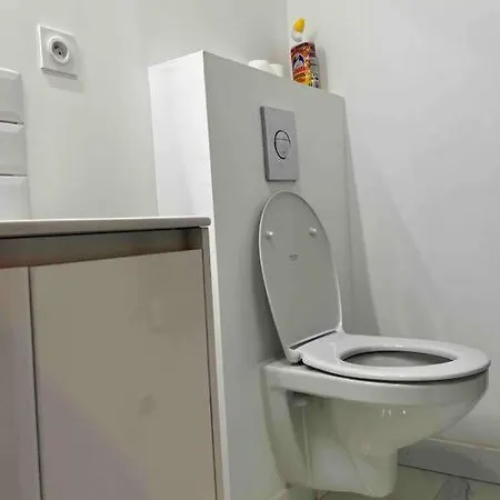 2 Flat Apartment *